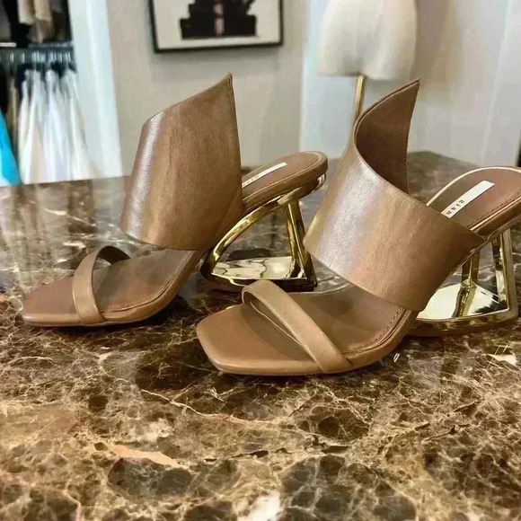 Gianni Bini Zeema Cut Out Curved Leather Wedge In Caramel SZ 7.5M *Never Worn - Picture 3 of 9